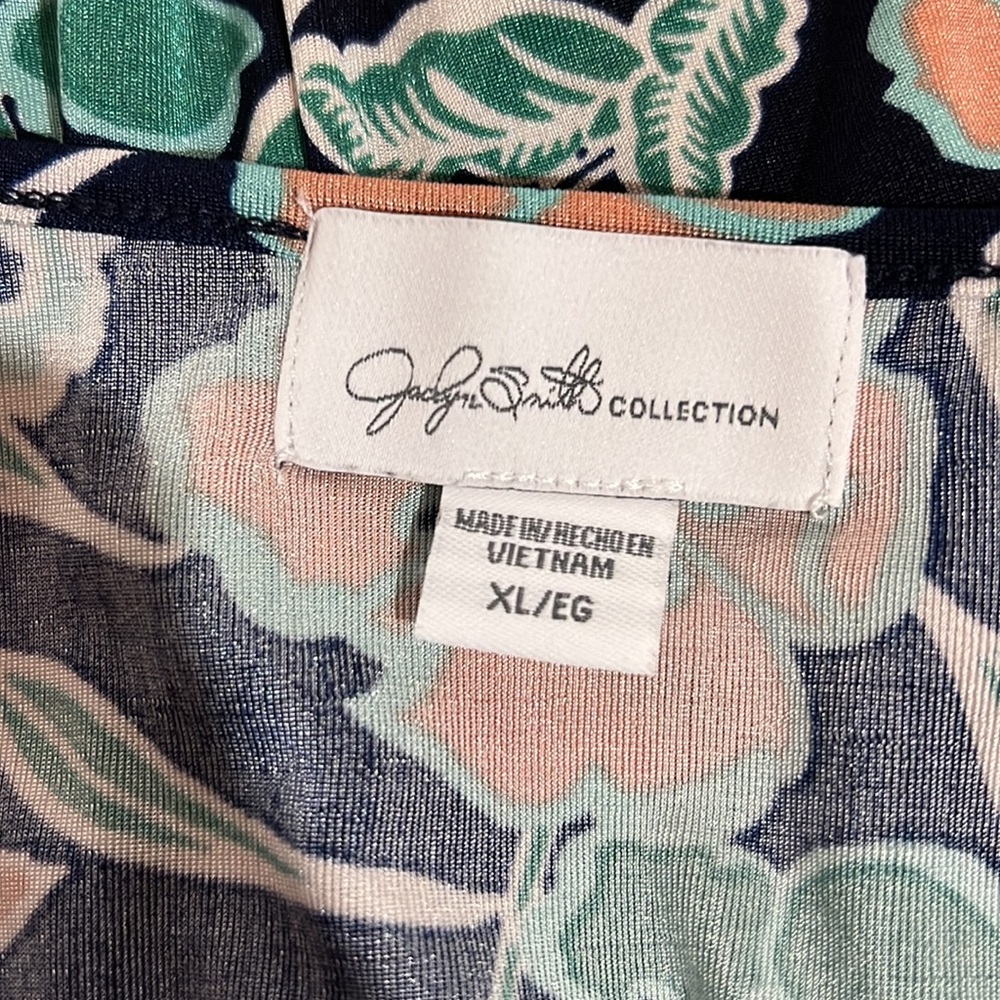 Jaclyn Smith Stretchy Scoop Neck Short Sleeve Metallic Floral Blouse Size XL - Picture 9 of 11